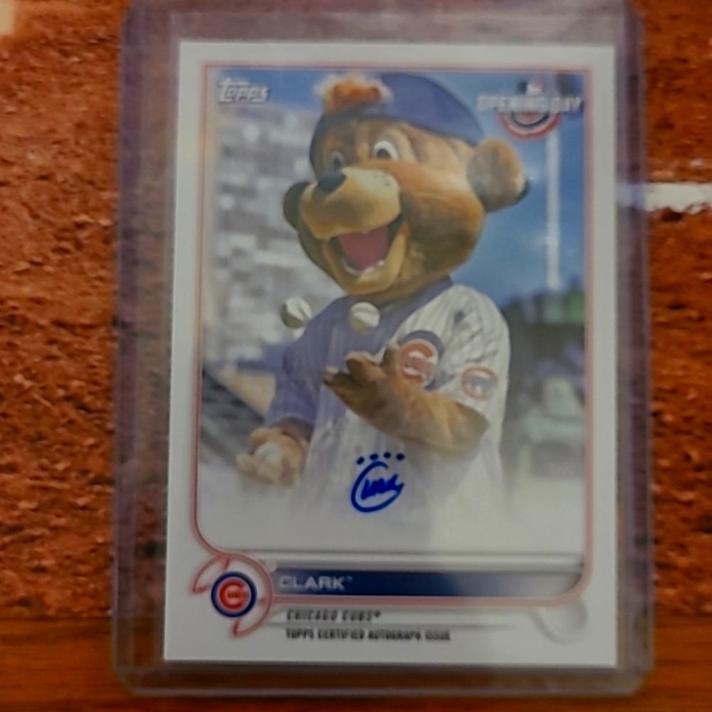 2022 Topps opening day autograph of Cubs mascot (Clark)